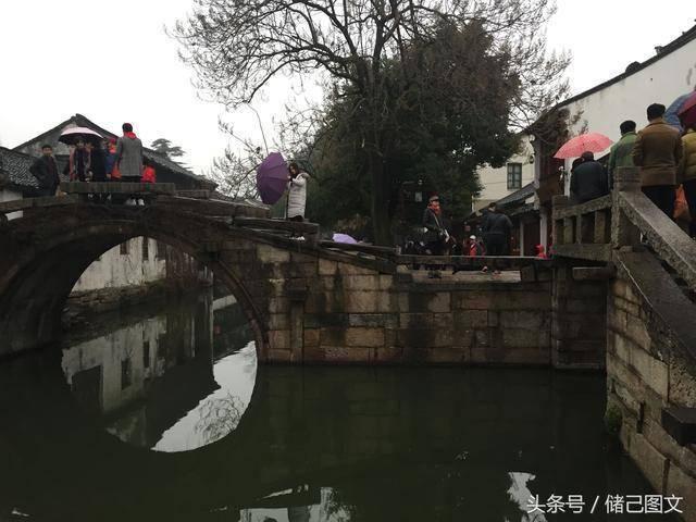 逃离金色的沙漠